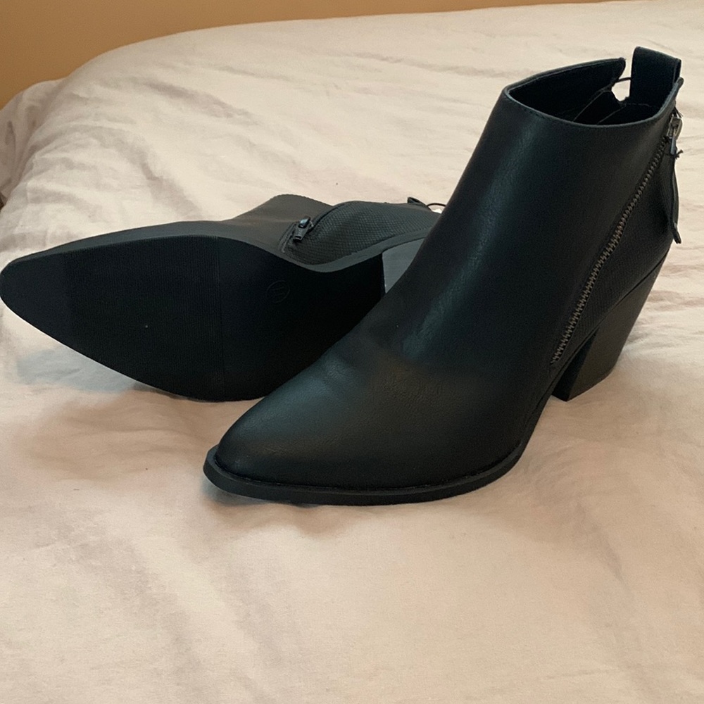 Pointed Toe Ankle Bootie